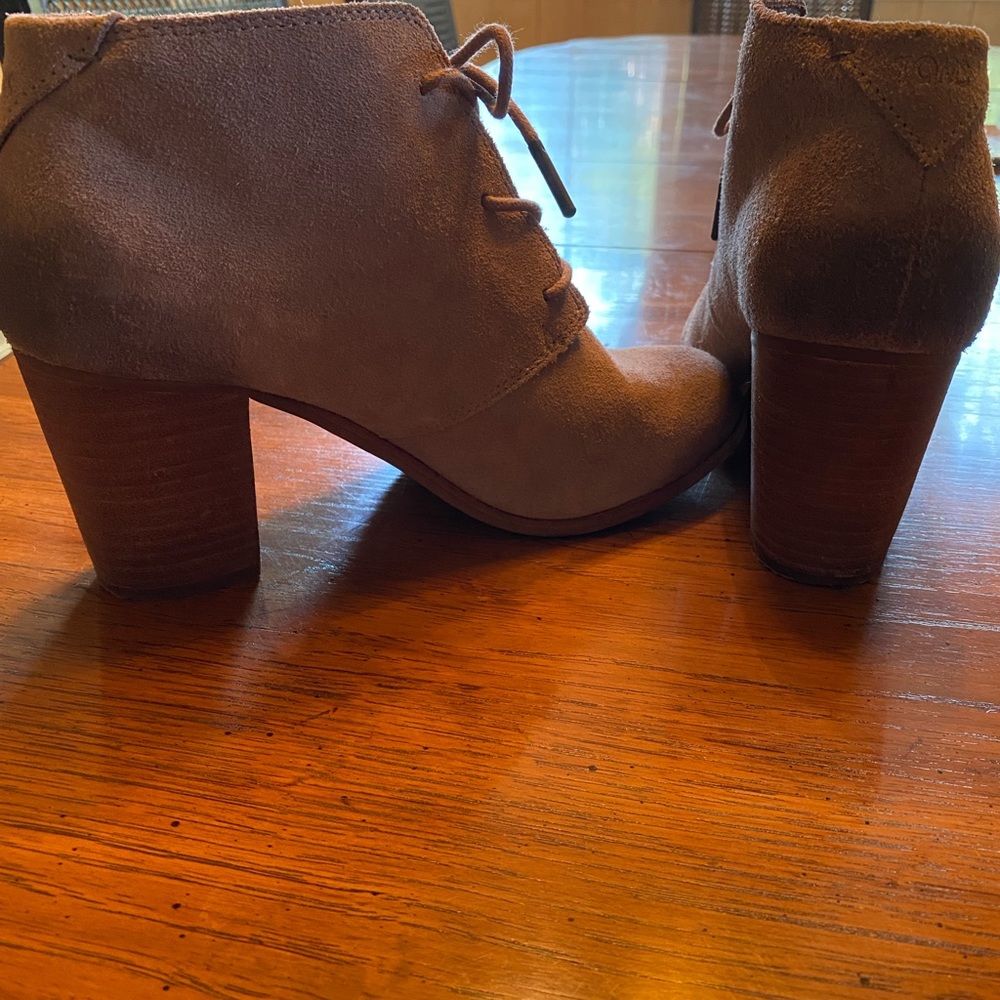 Tom’s ankle booties